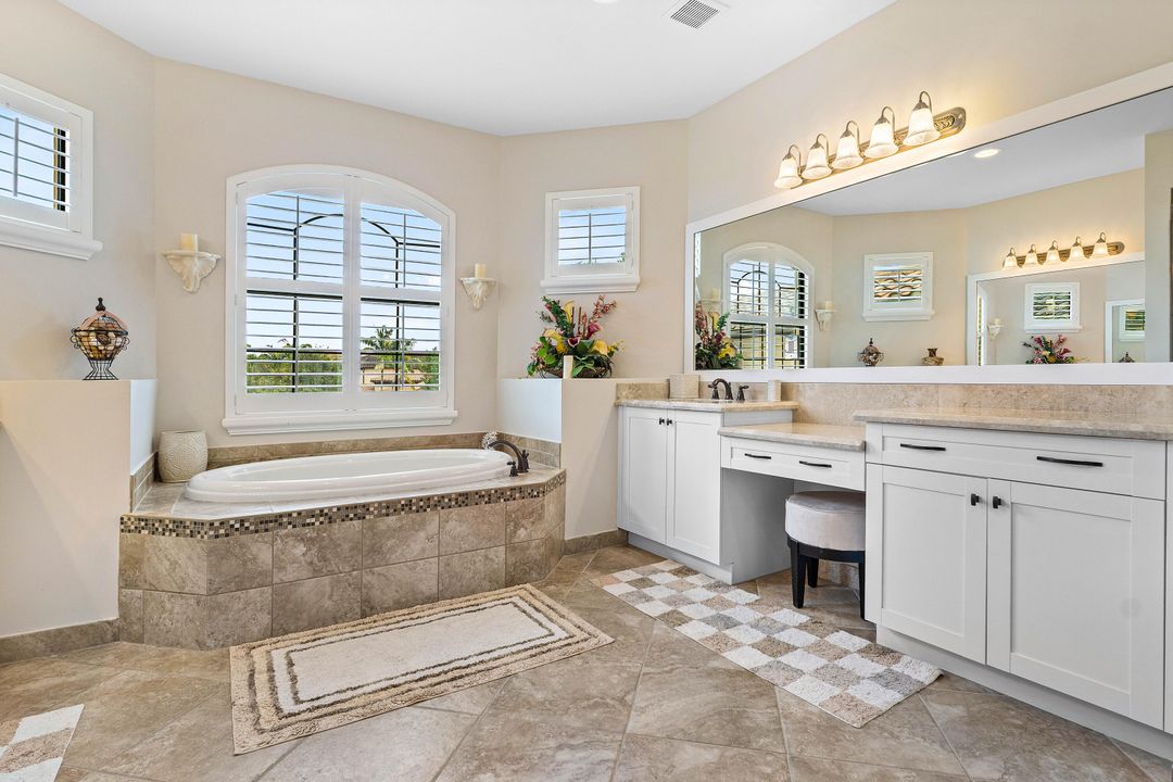 Под контрактом: $10,999 (4 спален, 4 ванн, 3926 Квадратных фут)