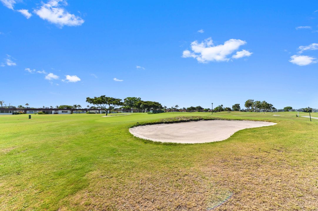 待售: $89,900 (1 贝兹, 1 浴室, 726 平方英尺)