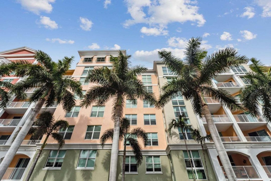 Active With Contract: $5,500 (2 beds, 2 baths, 1000 Square Feet)