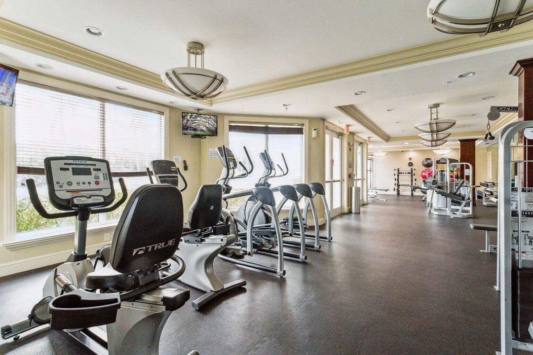 Active With Contract: $5,500 (2 beds, 2 baths, 1000 Square Feet)