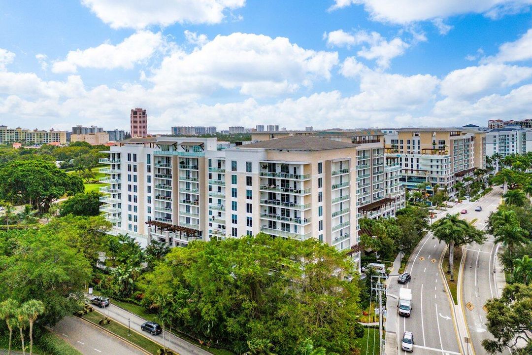 Под контрактом: $2,950,000 (2 спален, 3 ванн, 2588 Квадратных фут)