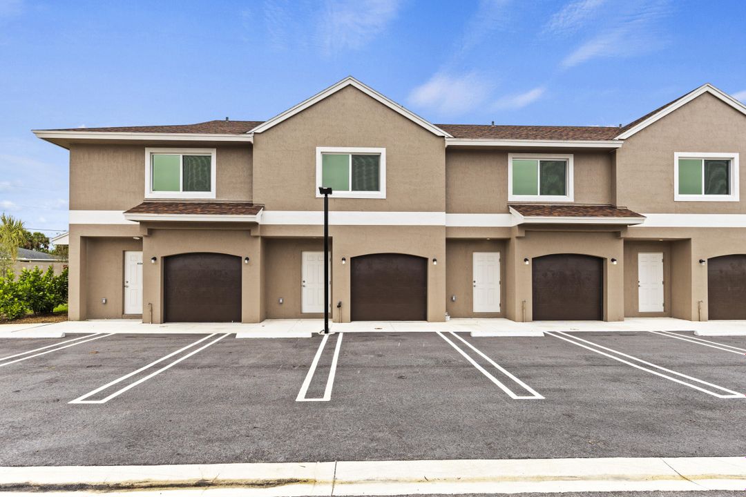 最近租的: $2,300 (3 贝兹, 2 浴室, 1222 平方英尺)