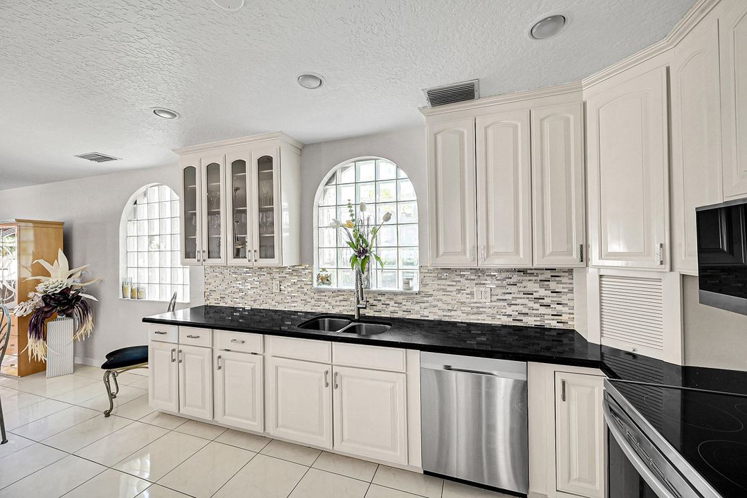 For Sale: $1,650,000 (3 beds, 2 baths, 2701 Square Feet)