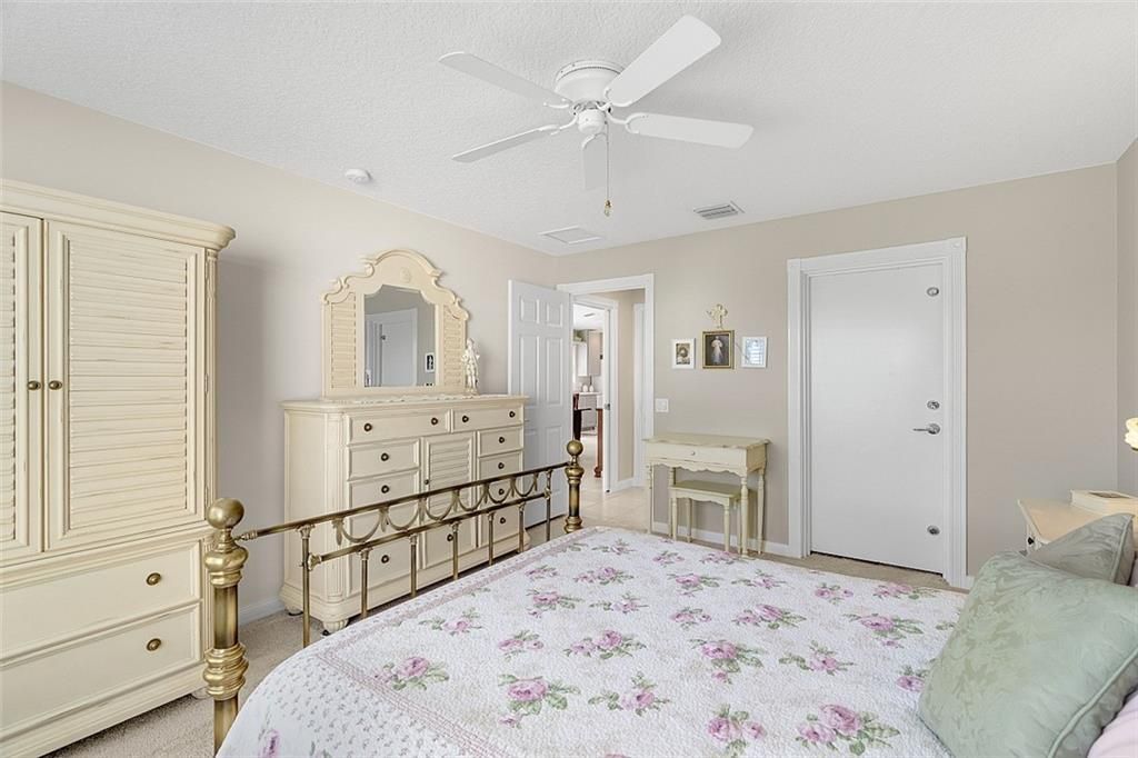 Activo con contrato: $355,000 (2 camas, 2 baños, 1541 Pies cuadrados)