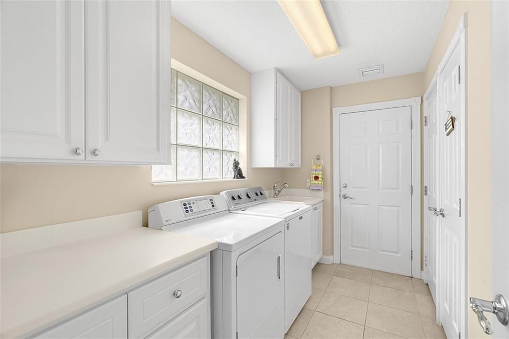 Activo con contrato: $355,000 (2 camas, 2 baños, 1541 Pies cuadrados)