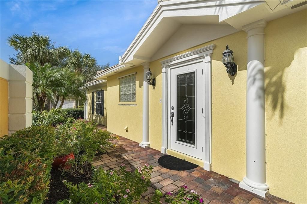 Activo con contrato: $355,000 (2 camas, 2 baños, 1541 Pies cuadrados)