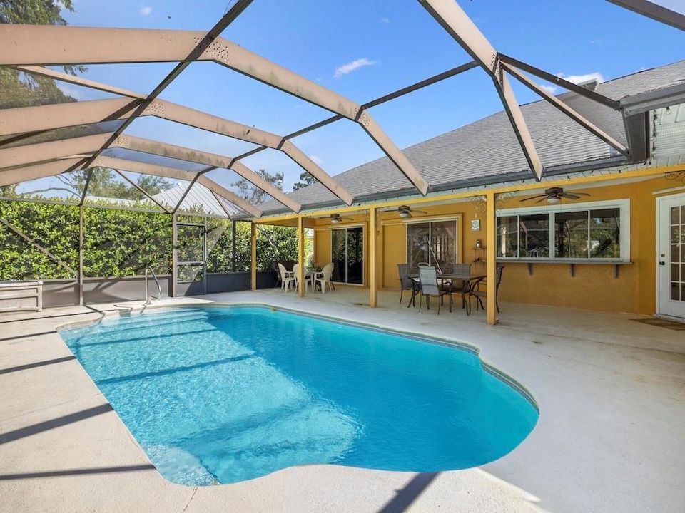 For Sale: $545,000 (3 beds, 2 baths, 1948 Square Feet)