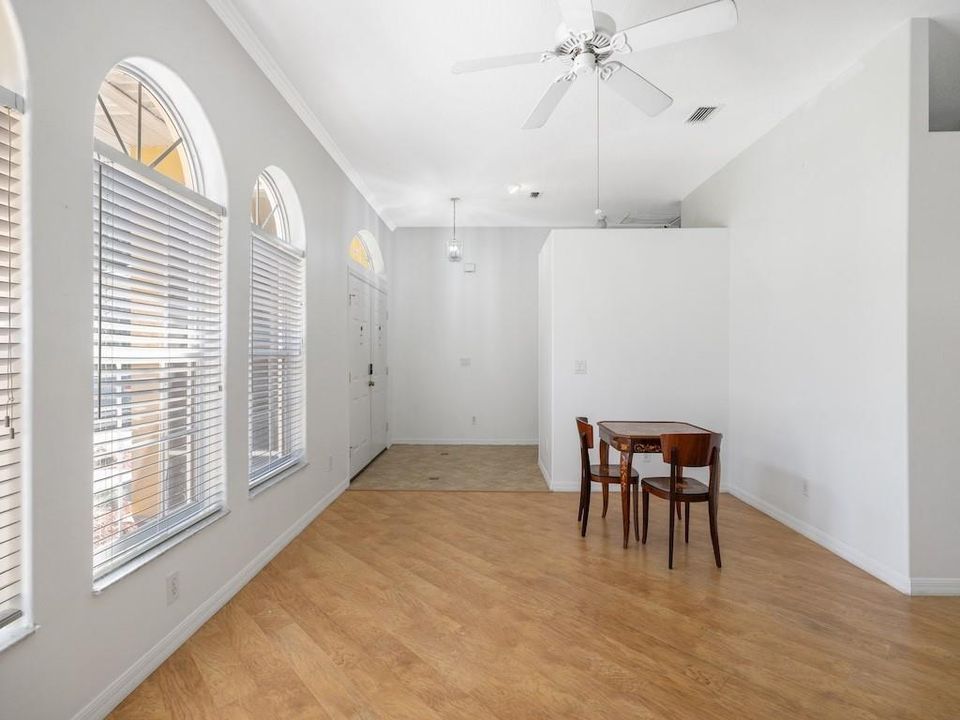 For Sale: $545,000 (3 beds, 2 baths, 1948 Square Feet)