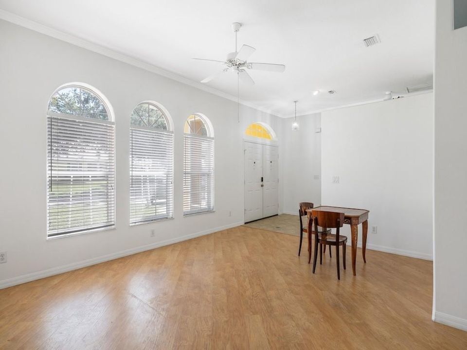 For Sale: $545,000 (3 beds, 2 baths, 1948 Square Feet)