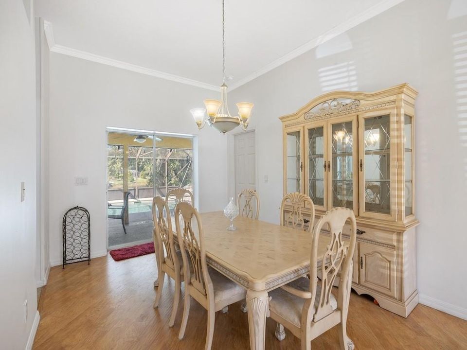 For Sale: $545,000 (3 beds, 2 baths, 1948 Square Feet)