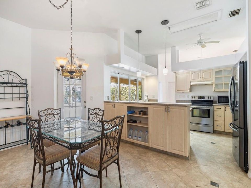 For Sale: $545,000 (3 beds, 2 baths, 1948 Square Feet)