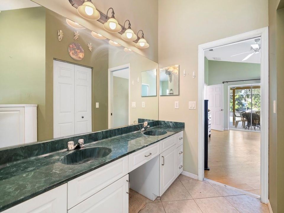 For Sale: $545,000 (3 beds, 2 baths, 1948 Square Feet)