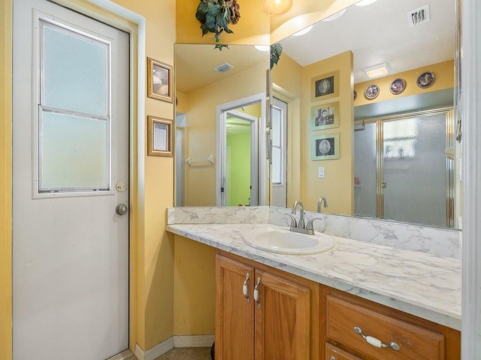 For Sale: $545,000 (3 beds, 2 baths, 1948 Square Feet)