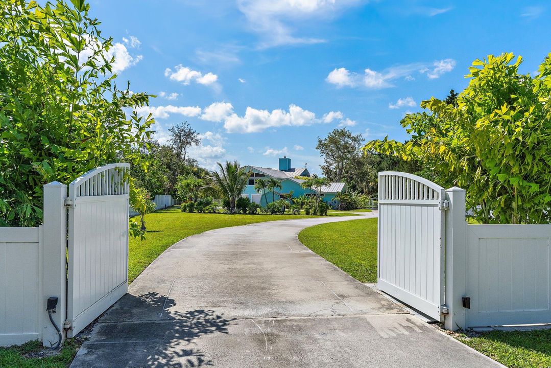 Activo con contrato: $1,390,000 (5 camas, 4 baños, 4483 Pies cuadrados)