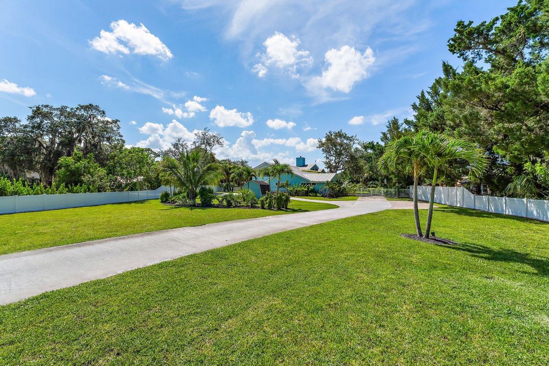 Activo con contrato: $1,390,000 (5 camas, 4 baños, 4483 Pies cuadrados)