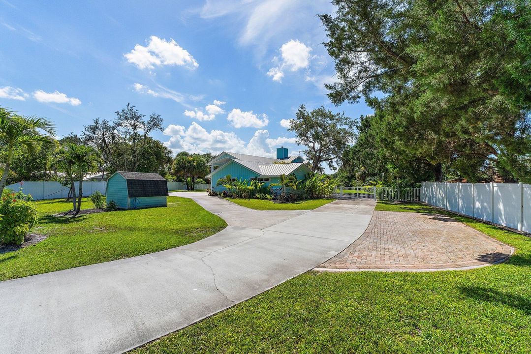 Activo con contrato: $1,390,000 (5 camas, 4 baños, 4483 Pies cuadrados)