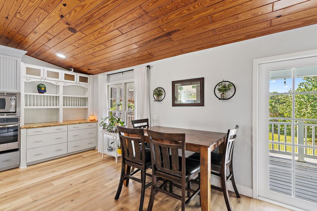 Activo con contrato: $1,390,000 (5 camas, 4 baños, 4483 Pies cuadrados)