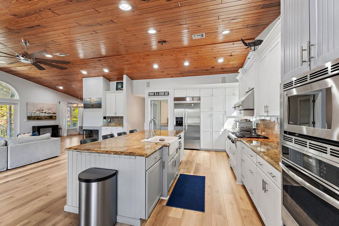 Activo con contrato: $1,390,000 (5 camas, 4 baños, 4483 Pies cuadrados)