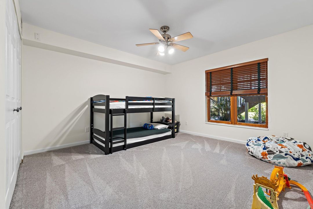 Activo con contrato: $1,390,000 (5 camas, 4 baños, 4483 Pies cuadrados)