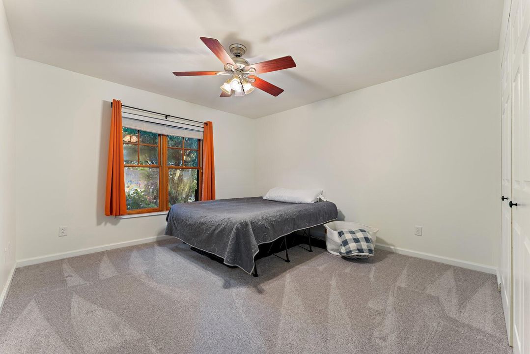 Activo con contrato: $1,390,000 (5 camas, 4 baños, 4483 Pies cuadrados)