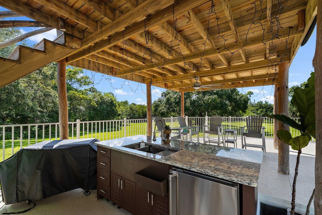 Activo con contrato: $1,390,000 (5 camas, 4 baños, 4483 Pies cuadrados)