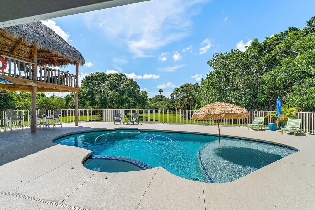 Activo con contrato: $1,390,000 (5 camas, 4 baños, 4483 Pies cuadrados)