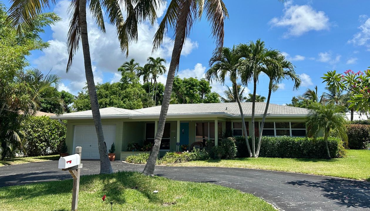 合同活跃: $1,400,000 (3 贝兹, 2 浴室, 1664 平方英尺)