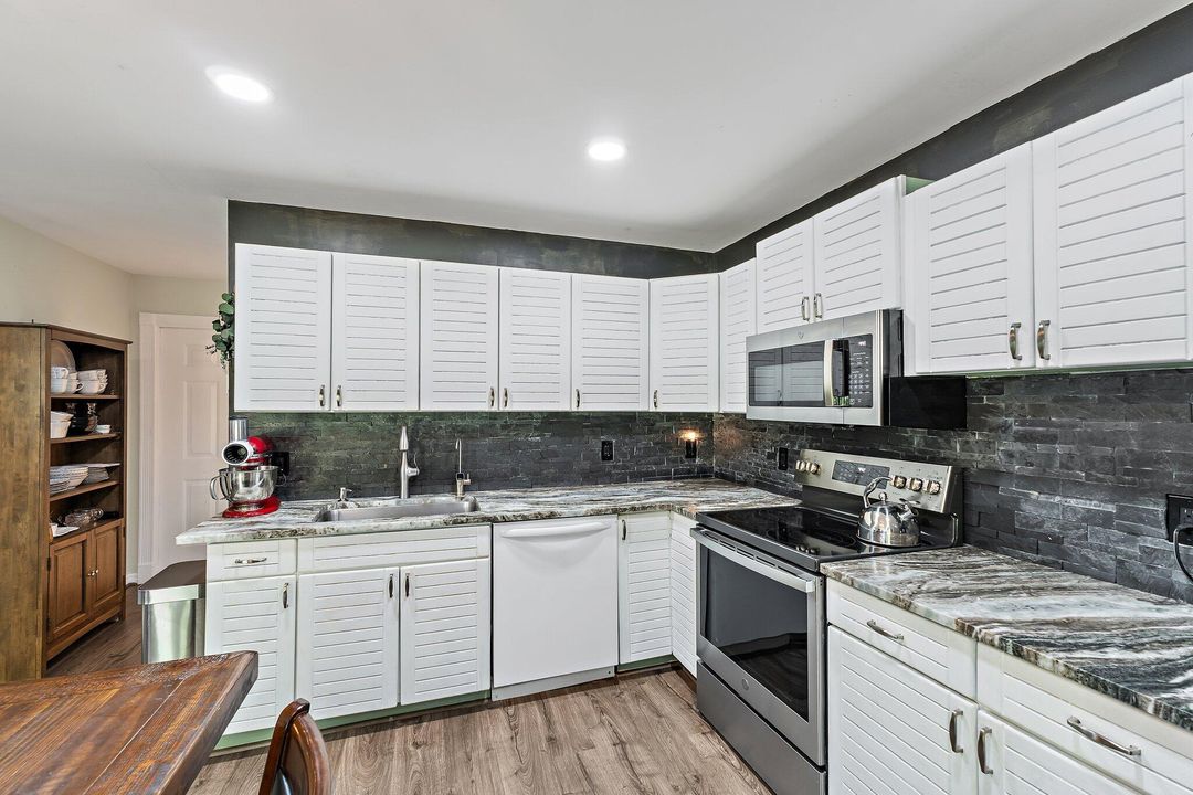 Activo con contrato: $1,390,000 (5 camas, 4 baños, 4483 Pies cuadrados)