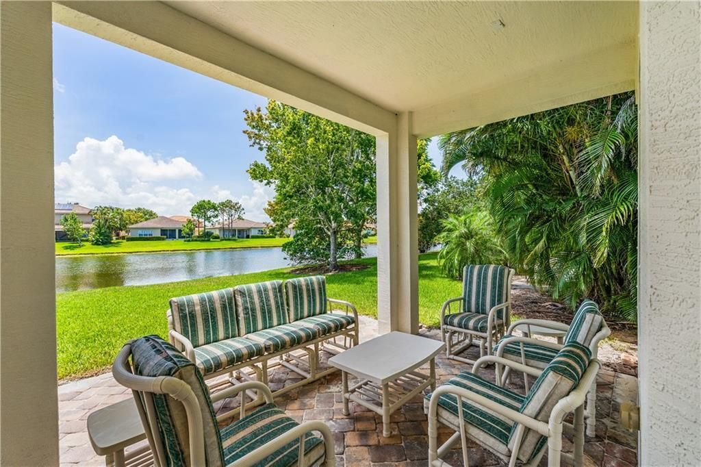 Vendido Recientemente: $409,900 (4 camas, 3 baños, 2432 Pies cuadrados)