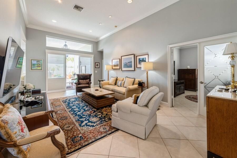 Active With Contract: $6,000 (2 beds, 2 baths, 1993 Square Feet)