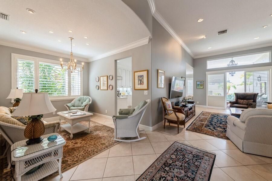 Active With Contract: $6,000 (2 beds, 2 baths, 1993 Square Feet)