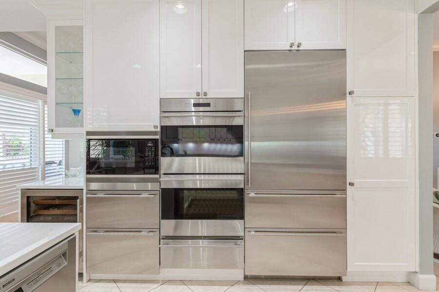 Active With Contract: $6,000 (2 beds, 2 baths, 1993 Square Feet)