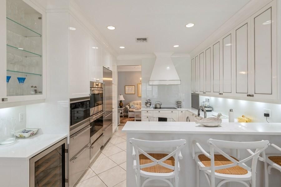 Active With Contract: $6,000 (2 beds, 2 baths, 1993 Square Feet)