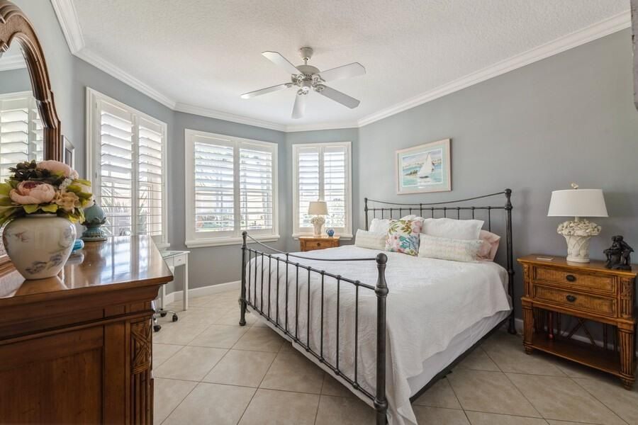 Active With Contract: $6,000 (2 beds, 2 baths, 1993 Square Feet)