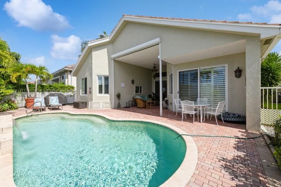 Active With Contract: $6,000 (2 beds, 2 baths, 1993 Square Feet)