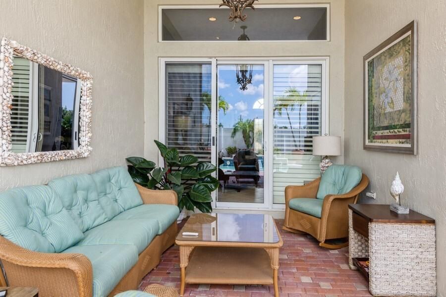 Active With Contract: $6,000 (2 beds, 2 baths, 1993 Square Feet)