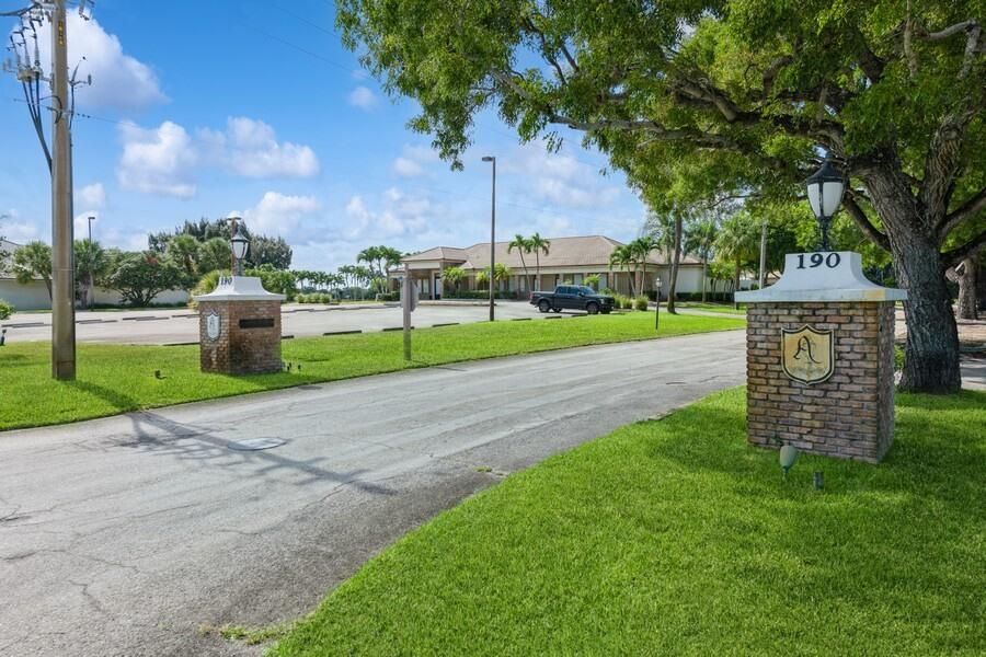 Active With Contract: $6,000 (2 beds, 2 baths, 1993 Square Feet)