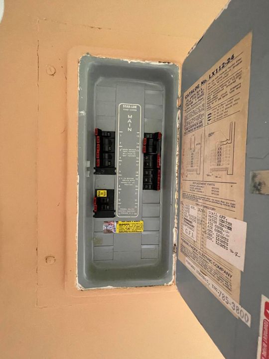 待售: $97,500 (1 贝兹, 1 浴室, 806 平方英尺)