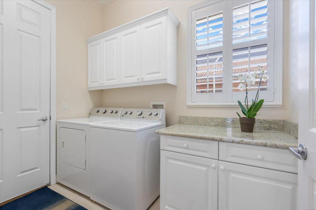 For Sale: $679,000 (3 beds, 3 baths, 2209 Square Feet)