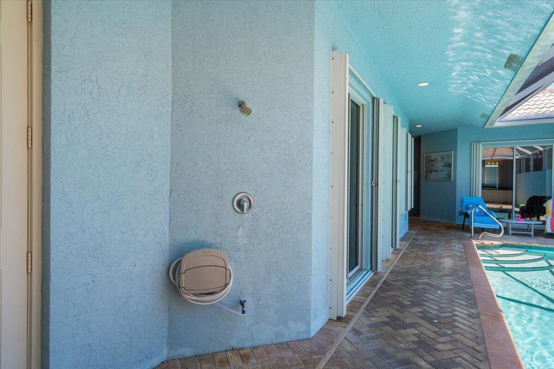 For Sale: $679,000 (3 beds, 3 baths, 2209 Square Feet)