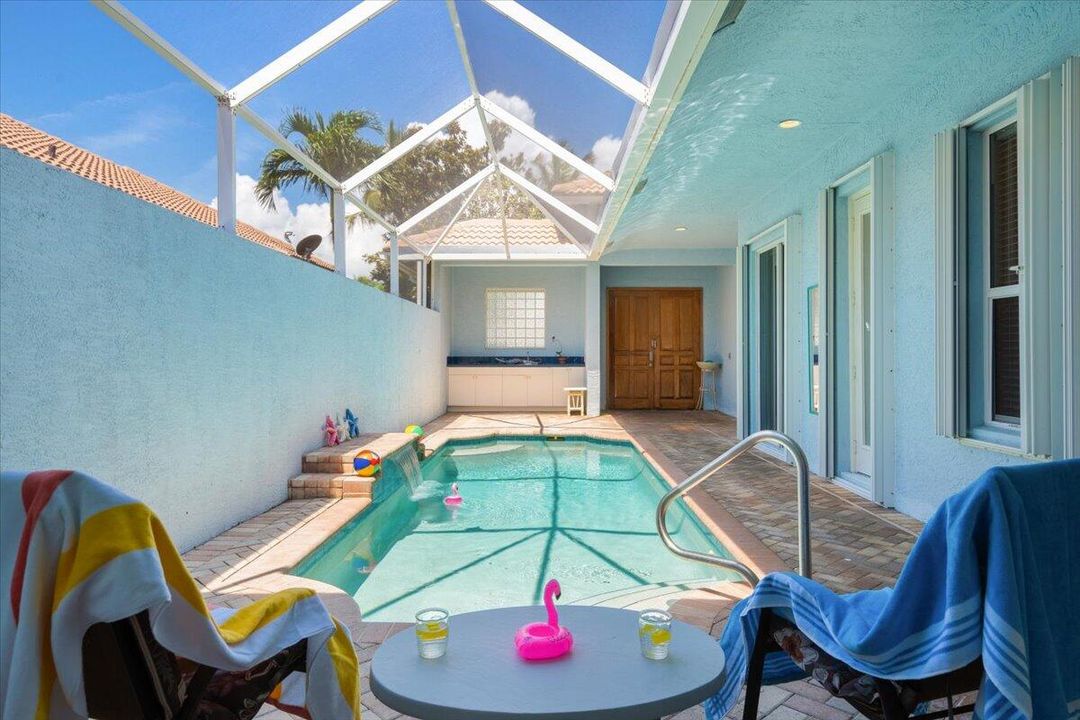 For Sale: $679,000 (3 beds, 3 baths, 2209 Square Feet)