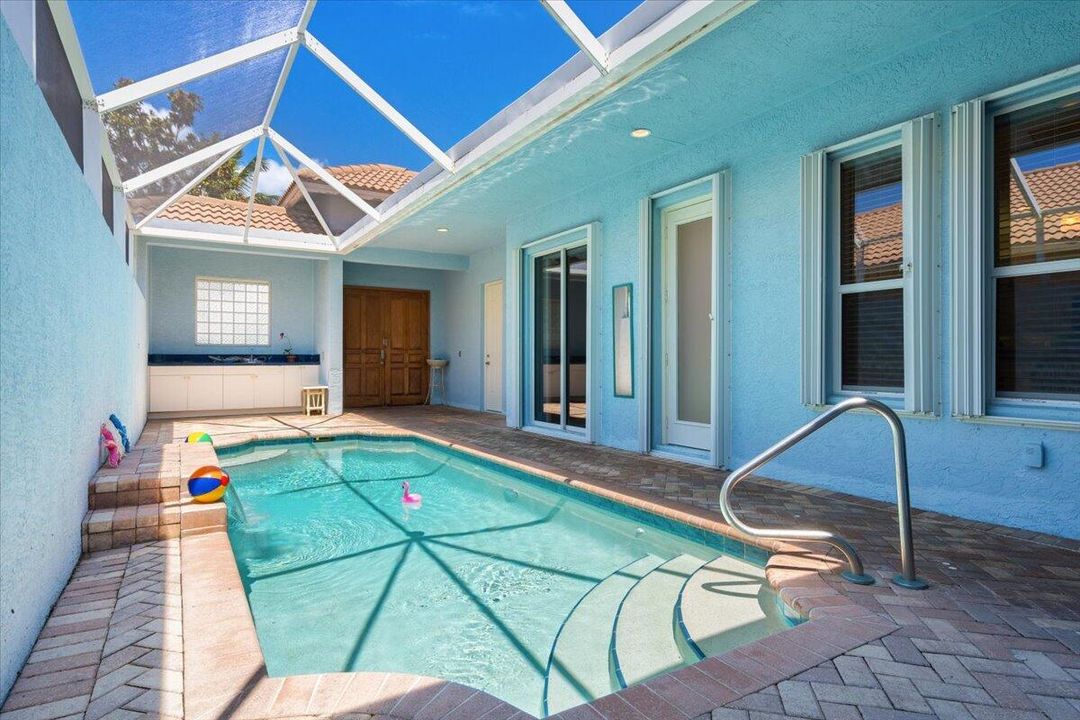 For Sale: $679,000 (3 beds, 3 baths, 2209 Square Feet)