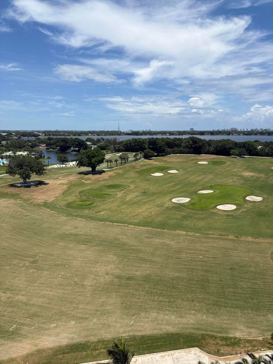 Active With Contract: $134,900 (1 beds, 1 baths, 894 Square Feet)