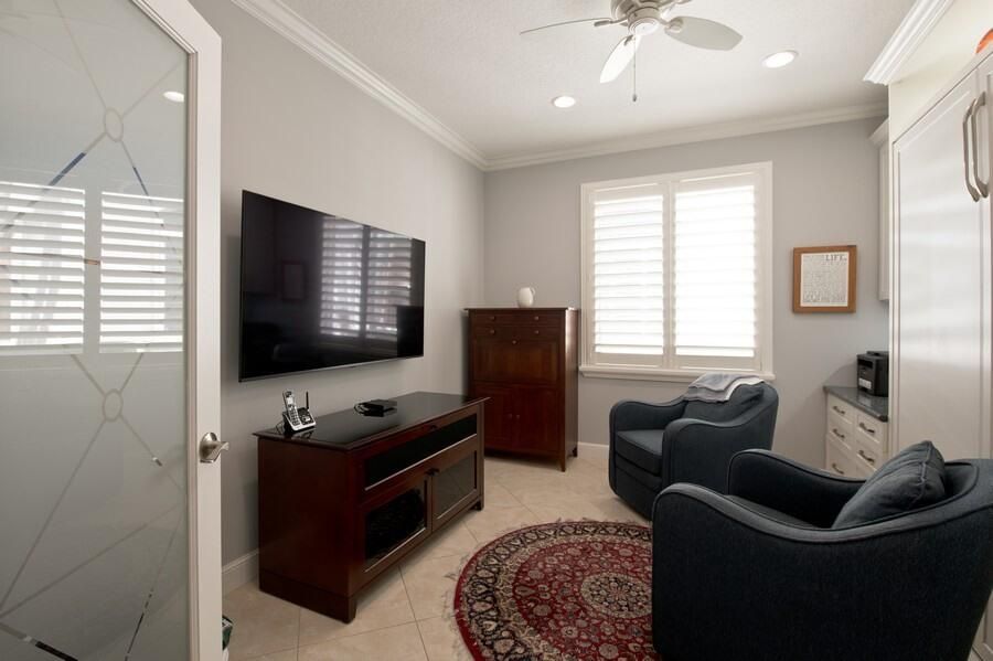 Active With Contract: $6,000 (2 beds, 2 baths, 1993 Square Feet)