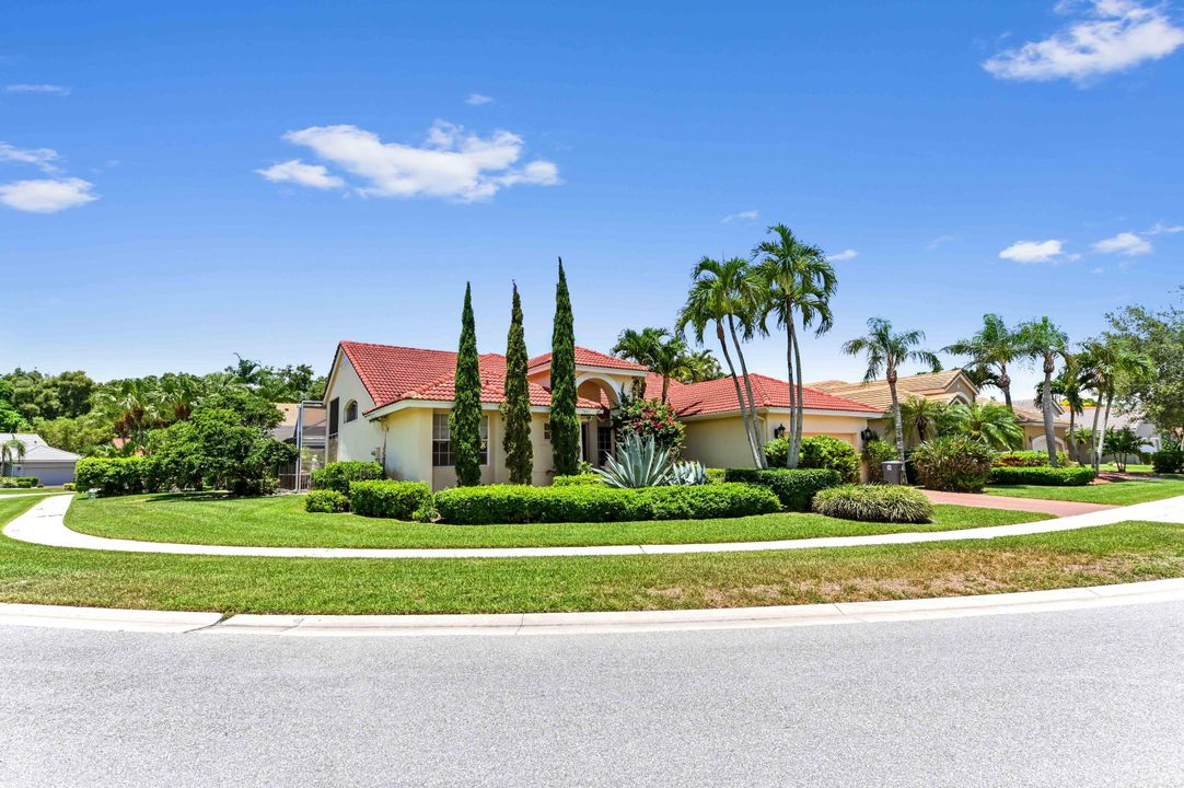 Activo con contrato: $10,750 (3 camas, 3 baños, 2325 Pies cuadrados)