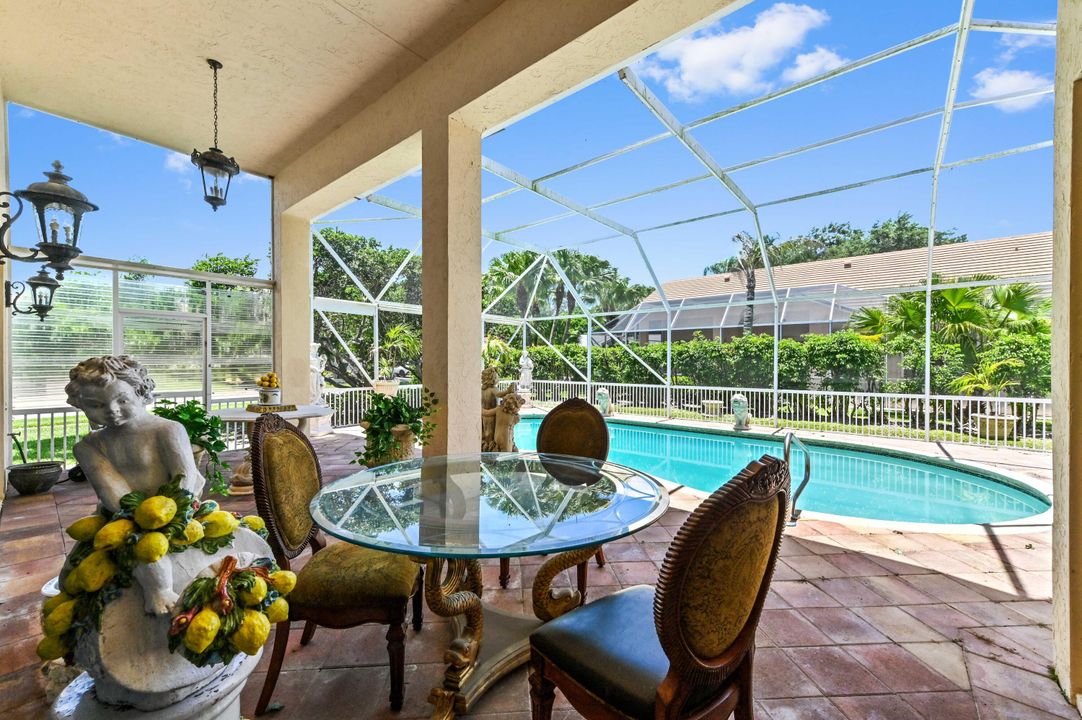 Activo con contrato: $10,750 (3 camas, 3 baños, 2325 Pies cuadrados)