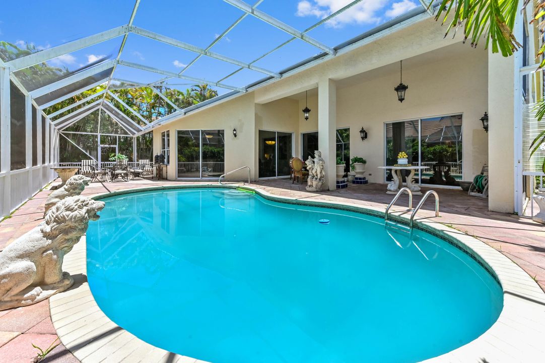 Activo con contrato: $10,750 (3 camas, 3 baños, 2325 Pies cuadrados)