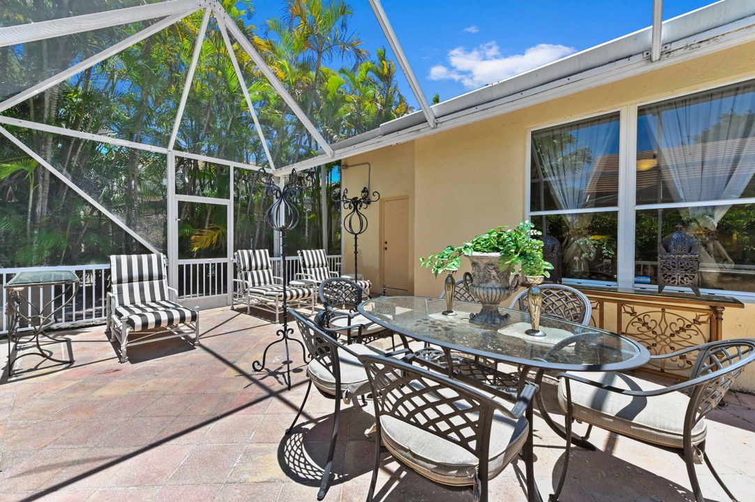 Activo con contrato: $10,750 (3 camas, 3 baños, 2325 Pies cuadrados)