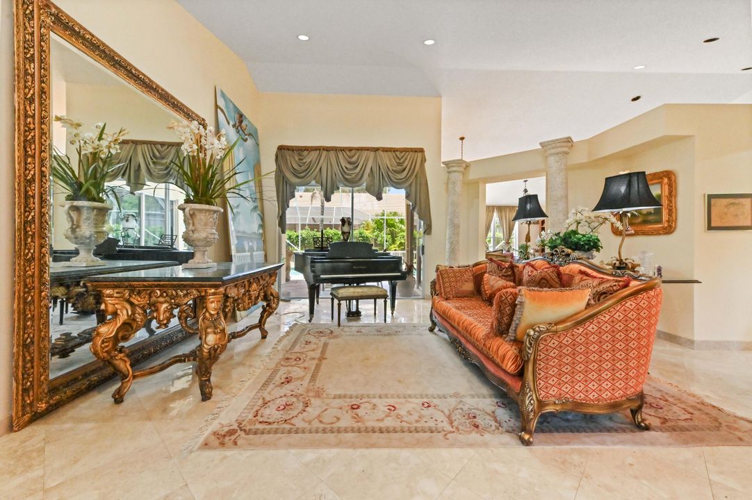 Activo con contrato: $10,750 (3 camas, 3 baños, 2325 Pies cuadrados)