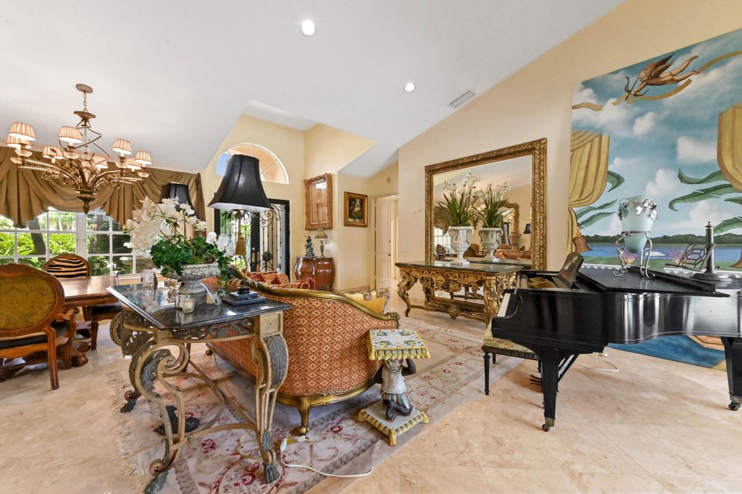 Activo con contrato: $10,750 (3 camas, 3 baños, 2325 Pies cuadrados)